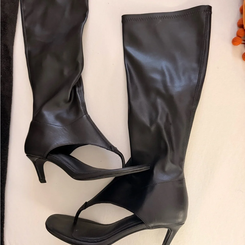 AKIRA Black Knee-High Heeled Boots - Picture 2 of 4